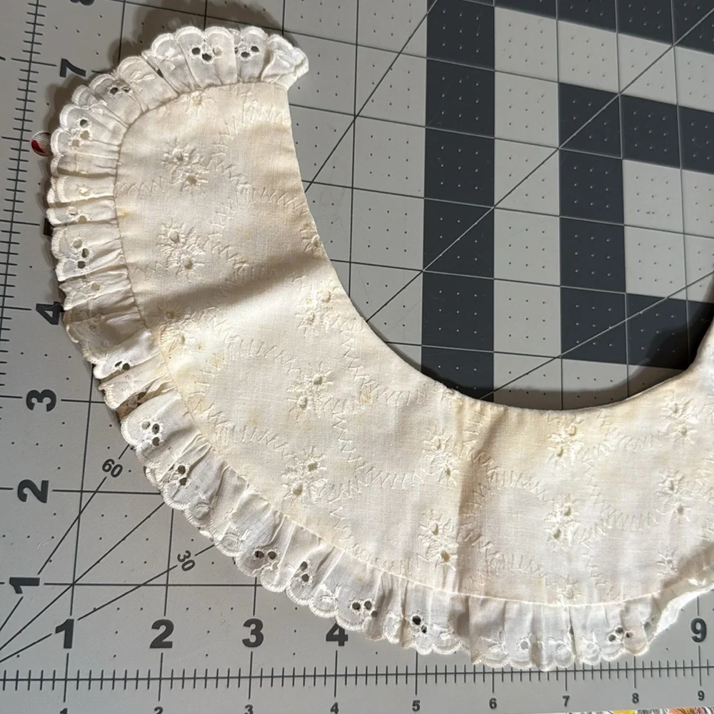 Vintage Eyelet Lace Peter Pan Detachable Collar – Embroidered Floral with Ruffle - Picture 4 of 10